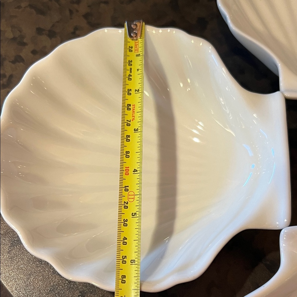 Chic White ceramic Shell-Shaped Plate Set - Picture 3 of 5